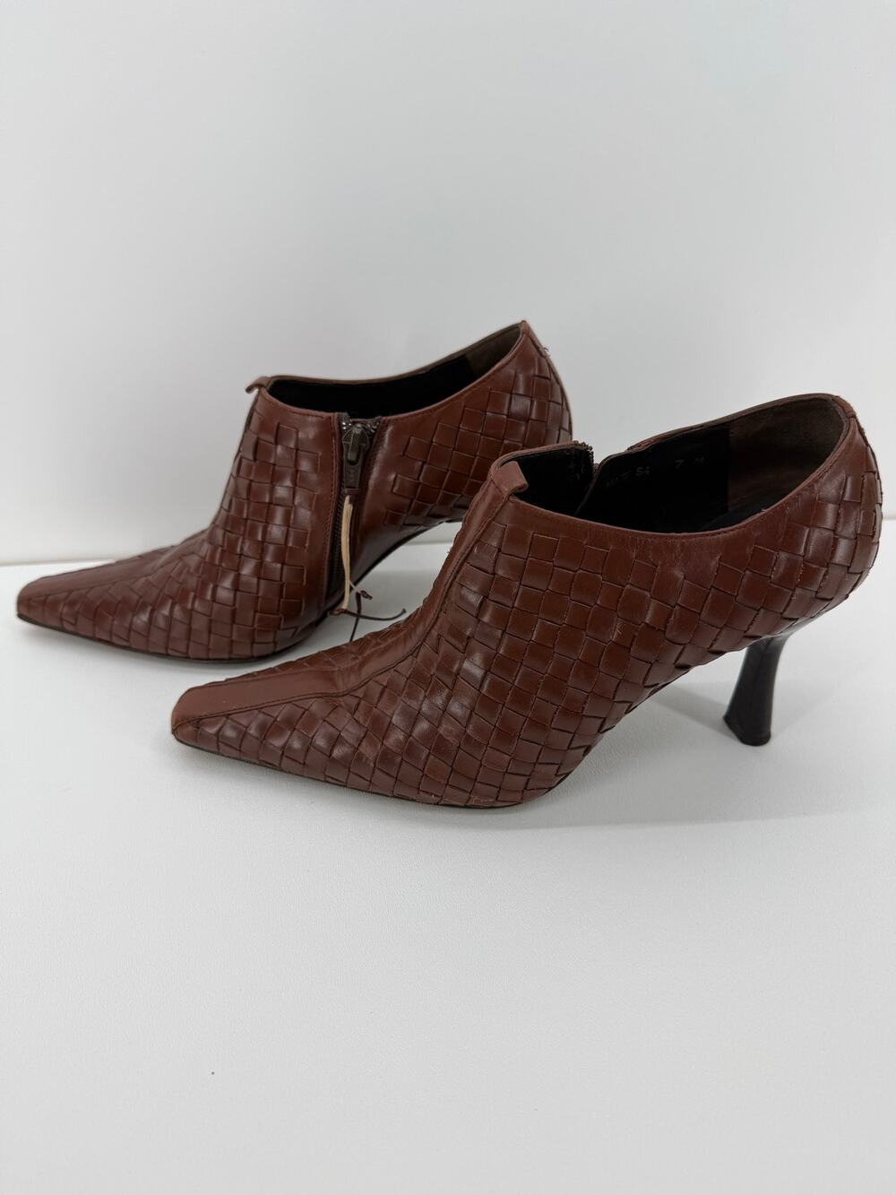 Vintage Donald Pliner Woven Pointed Toe Ankle Boots Heels size 7M